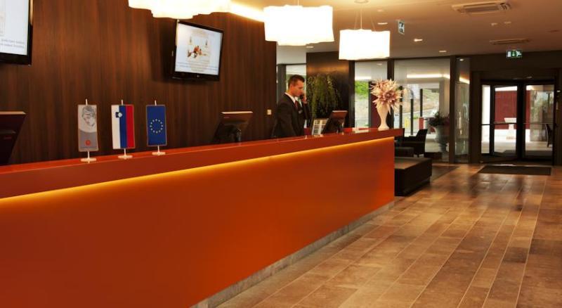 Rimske Terme - Hotel Zdraviliski Dvor Rimske Toplice Buitenkant foto