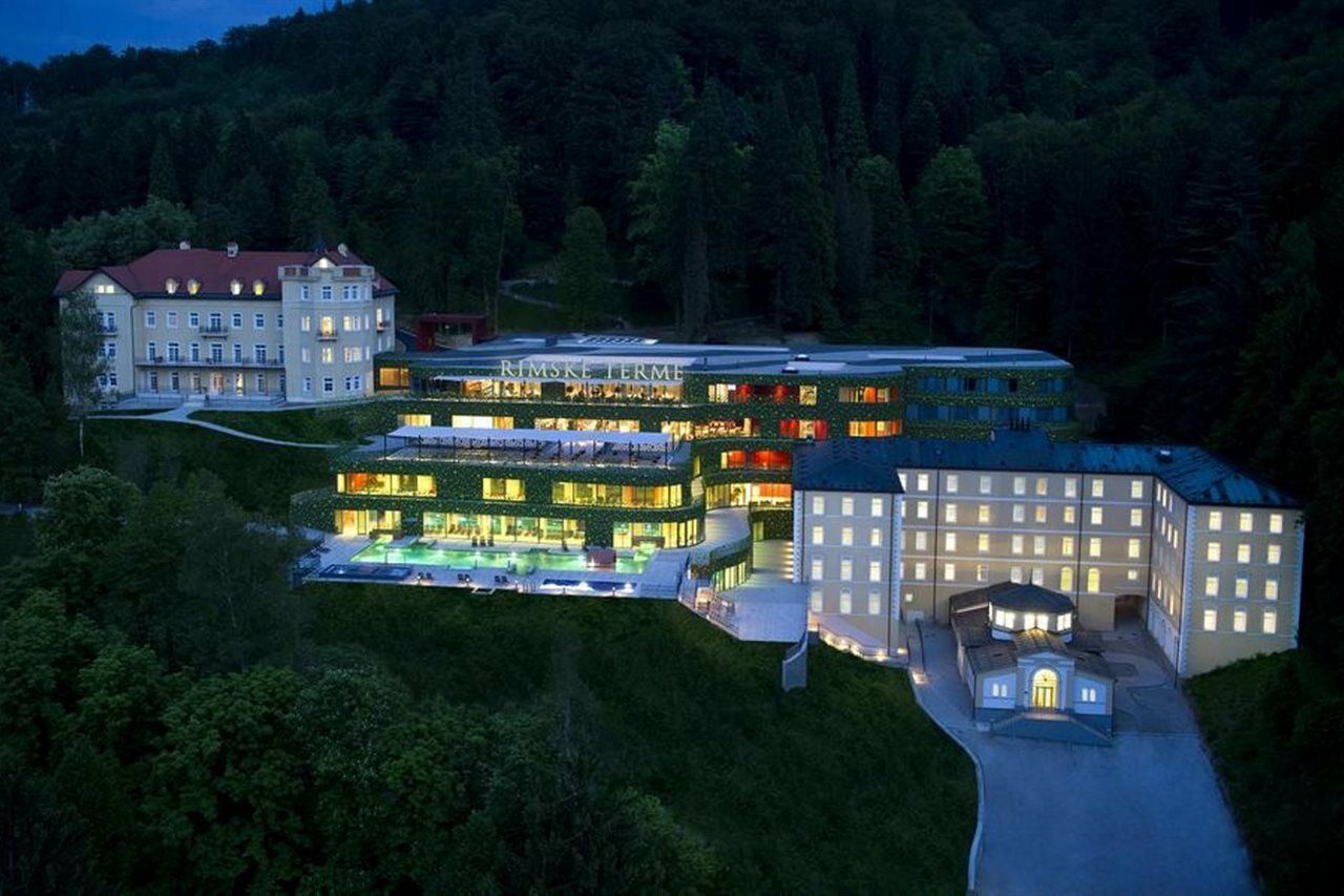 Rimske Terme - Hotel Zdraviliski Dvor Rimske Toplice Buitenkant foto