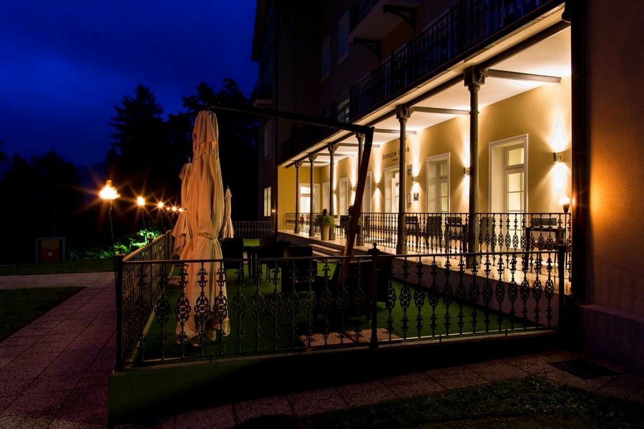 Rimske Terme - Hotel Zdraviliski Dvor Rimske Toplice Buitenkant foto