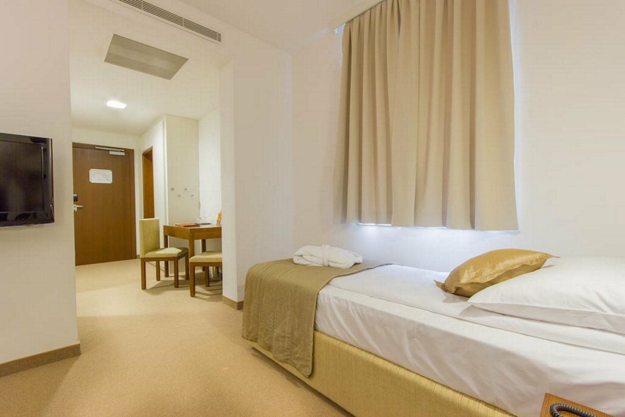 Rimske Terme - Hotel Zdraviliski Dvor Rimske Toplice Buitenkant foto